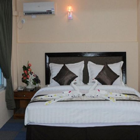 Hotel Bo Bo Min Янгон Экстерьер фото